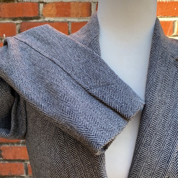 ❌SOLD❌ ✨NWT QMack Grey Combo Blazer. 2 Buttons and 2 Outer Pockets. Size Small. - Picture 4 of 11